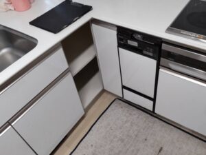 30㎝食洗機を45㎝食洗機に取替える　コーナー収納できなくなる　施工前