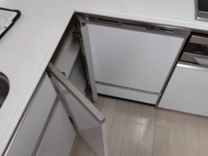 30㎝食洗機を45㎝食洗機に取替える　コーナー収納できなくなる　施工後