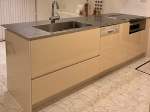 海外製食洗機を国内製に取り替える　ミーレから替えたい　施工前