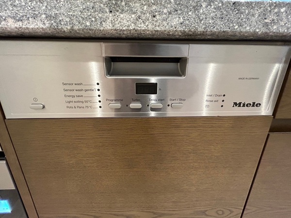 ミーレ（Miele）ビルトイン食洗機入れ替え交換　取替え施工内容と工事費用