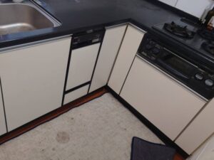 30㎝食洗機を45㎝食洗機に取替える　大容量のフロントオープンに替えたい　施工前
