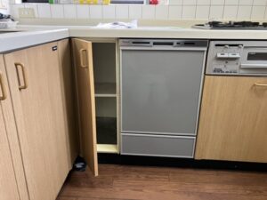 30㎝食洗機を45㎝食洗機に取替える　扉の加工が出来る　施工後