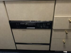 シンク下フロントオープン食洗機交換 洗える食器の量は、増えるの 施工前