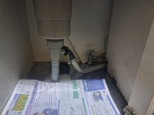 シンク下フロントオープン食洗機交換 給排水配管の状況