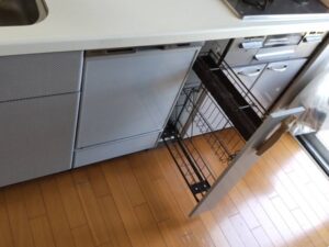 30㎝食洗機を45㎝食洗機に取替える　調味料入れキャビネット　施工後