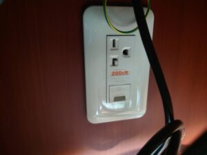 海外製食洗機を国内製に取り替える　電気設備の状況　コンセント