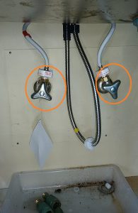キッチン水栓　水漏れ交換　止水栓から