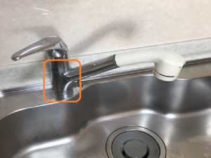 キッチン水栓　水漏れ交換　本体から