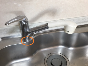 キッチン水栓　水漏れ交換　根元から