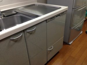 八尾市でトップオープン食洗機の取替工事です！