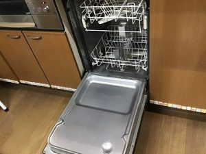 東京都渋谷区でフロントオープン食洗機の取替え工事です！