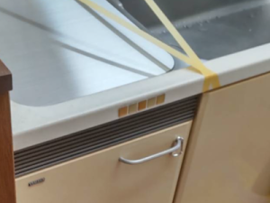 東京都渋谷区にてトップオープン食洗機の撤去・ステンレスの蓋の取付け工事　a-12070