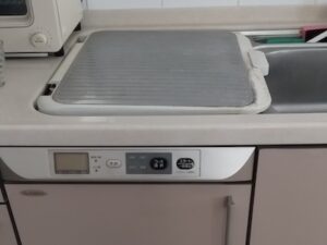 東京都世田谷区にて上開き式食洗機EW-CB70YHの撤去事例