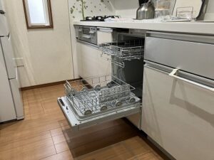 大阪府高石市にてフロントオープン食洗機の新設と浄水器の取替え事例