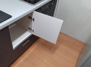 東京都品川区にて食洗機NP-P45F1P1BBを撤去してひらき扉を取付けた事例