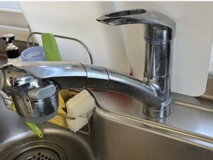今流行りのオープンホースタイプ水栓でキッチンをモダンタイプへ！　岐阜市内でKVK製KM6211ECを買い替え工事事例です！a-15593