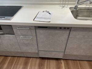 LIXILキッチンASシリーズにフロントオープン食洗機RSW-F402C-SVを設置したらどうなる？　大阪府枚方市にて施工事例！　a-15711
