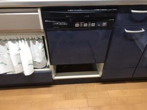 浅型タイプのビルトイン食洗機を撤去してオープンスペースにすることで収納力UP！　兵庫県三田市にて a-15745