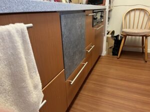 京都市伏見区にて浅型食洗機を撤去して開き扉を設置した事例 a-17439