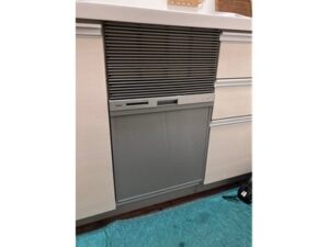 神奈川県横須賀市にてシンクキャビネットにリンナイ製浅型スライドオープン食洗機を取付けた事例a-18730