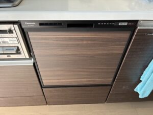 福岡市にてビルトイン食洗機故障で取替えパネルは似た色で作成a-22981
