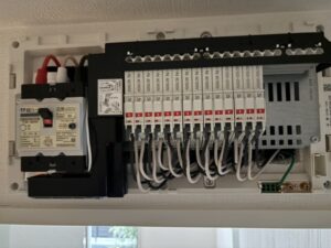 電源新設ブレーカー　施工