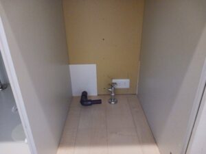 新潟市西区戸建てファーストプラスキッチンへNP-45MD9SP新規設置 作業中