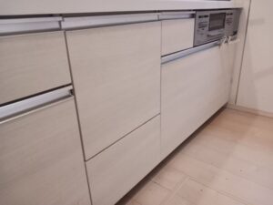 新潟市西区戸建てファーストプラスキッチンへNP-45MD9SP新規設置 作業前②