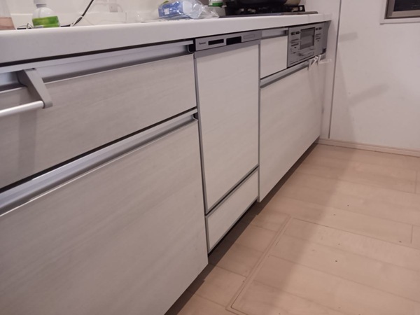 新潟市西区戸建てファーストプラスキッチンへNP-45MD9SP新規設置　作業後①